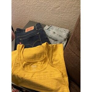 woman levis jeans women Size 28, 711 Skinny, Hollister 5s, T Shirt Missing SizeM